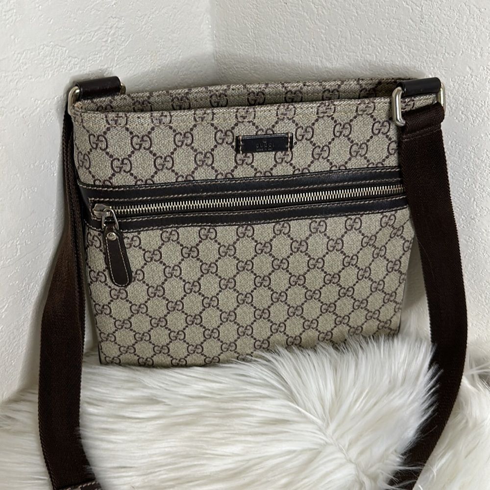 💯Authentic Gucci Crossbody Flat Messenger Bag🍀 - Picture 15 of 15